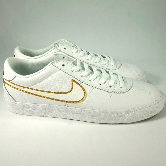 white nike bruin shoes